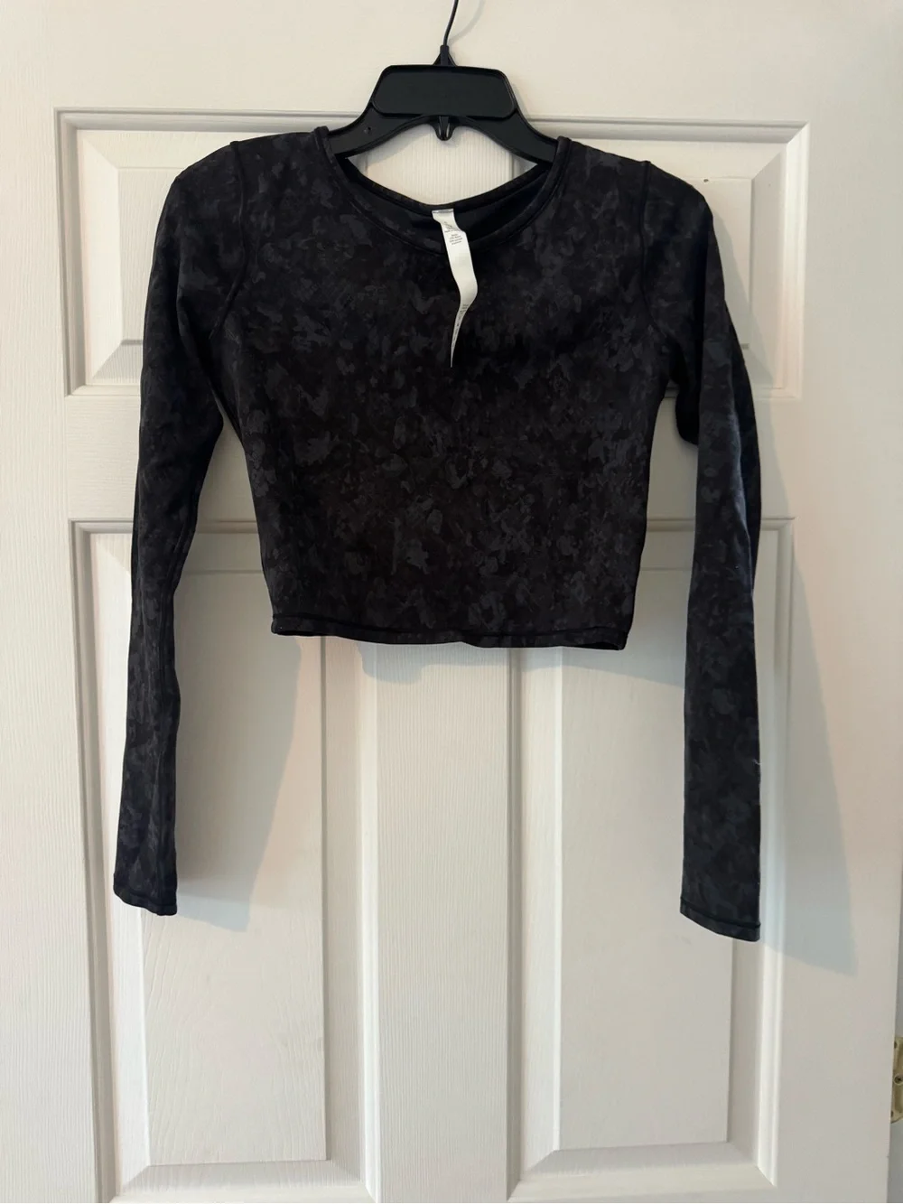 LULULEMON Women's Black Long-Sleeve Cropped Top